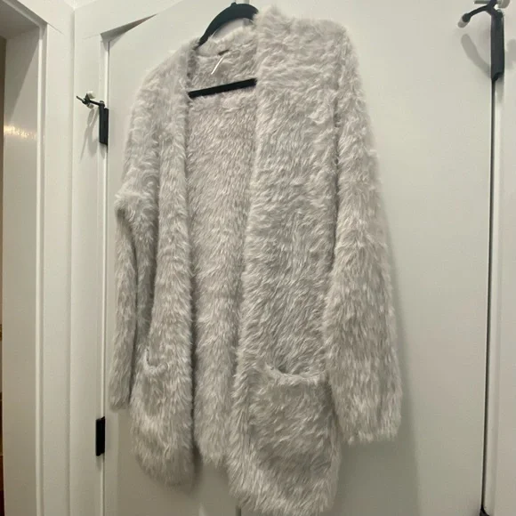 Free People Faux Fur Cardigan Silver Cloud - Picture 7 of 9